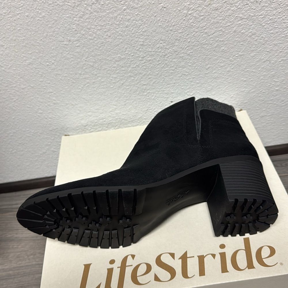 LifeStride Maggie Ankle Bootie (WIDE) - Picture 3 of 9